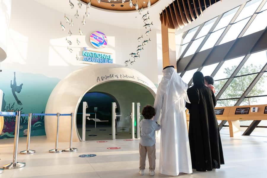 Abu Dhabi: National Aquarium Entrance Ticket - The glass tunnel and colorful reef life
