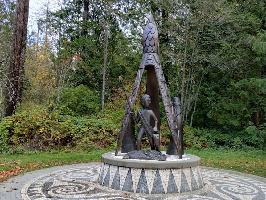 Aquarium & StanleyPark+20 Gem Spots+City/Vip Car+Small Group - Beaches, seawall, and the Hollow Tree