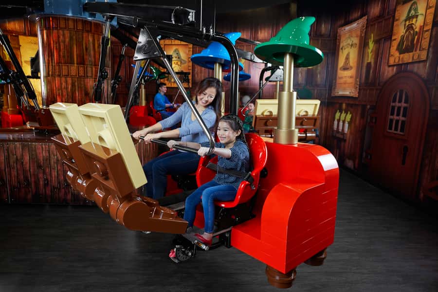 Auburn Hills: Legoland and Sea Life Aquarium Combo Ticket - The underwater tunnel is the aquarium’s signature moment