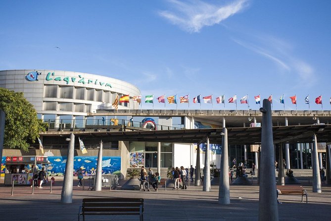 Barcelona City Tour Hop-On Hop-Off and Aquarium - Barcelona Aquarium and the Port Vell finale