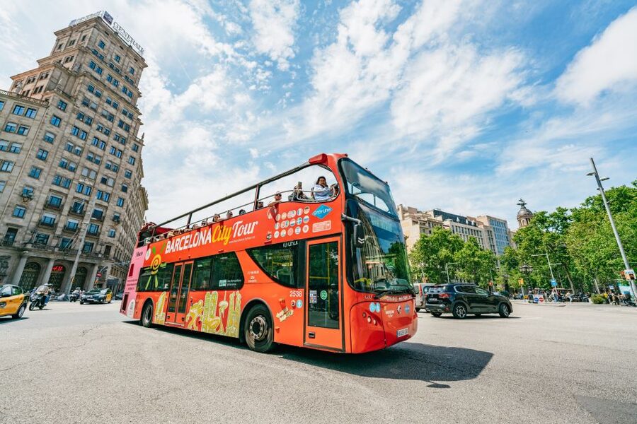 Barcelona: Hop-On Hop-Off Bus & Aquarium Tour - Two routes that cover Barcelona’s big sights
