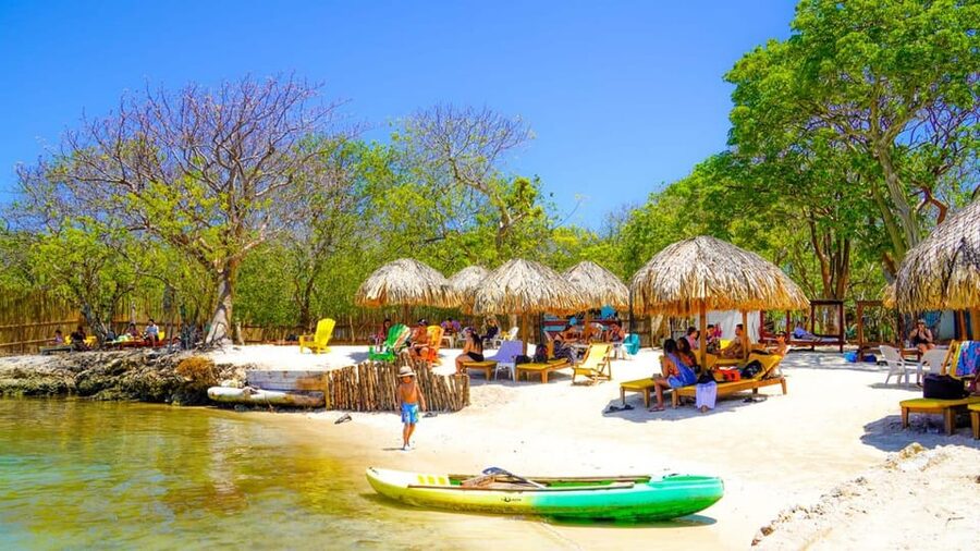 CARTAGENA: 4 islands by sport boat +oceanarium tickets - Baru lunch and the best chance to slow down