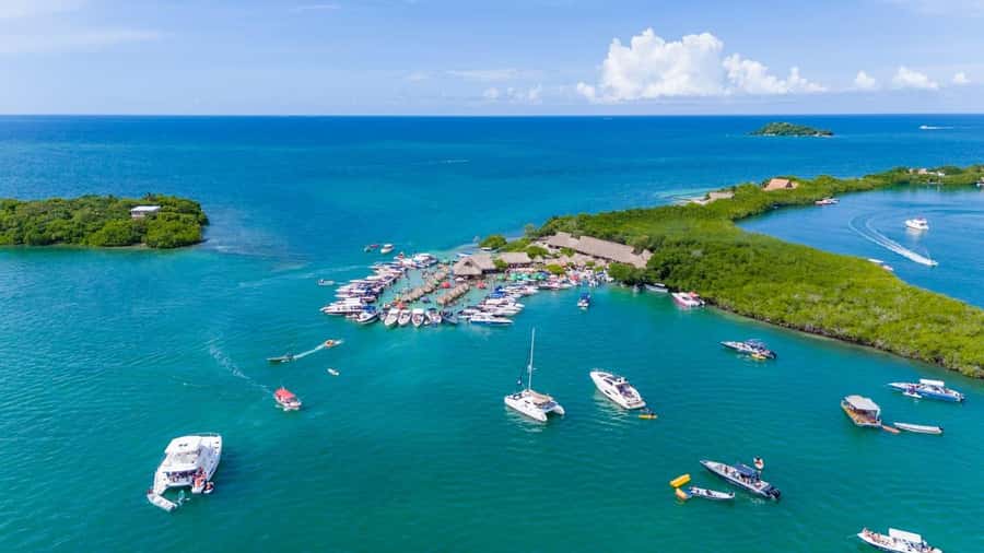 CARTAGENA: 4 islands by sport boat +oceanarium tickets - Bocha Chica and the forts around Tierra Bomba