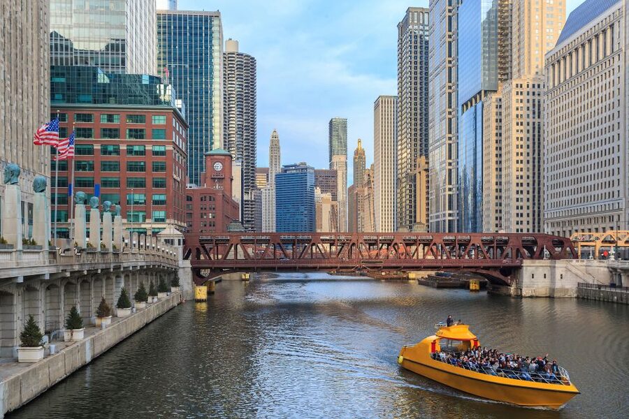 Chicago: 1-5 Day Attraction Pass with Shedd Aquarium - Big Bus, Flyover Chicago, and guided tours
