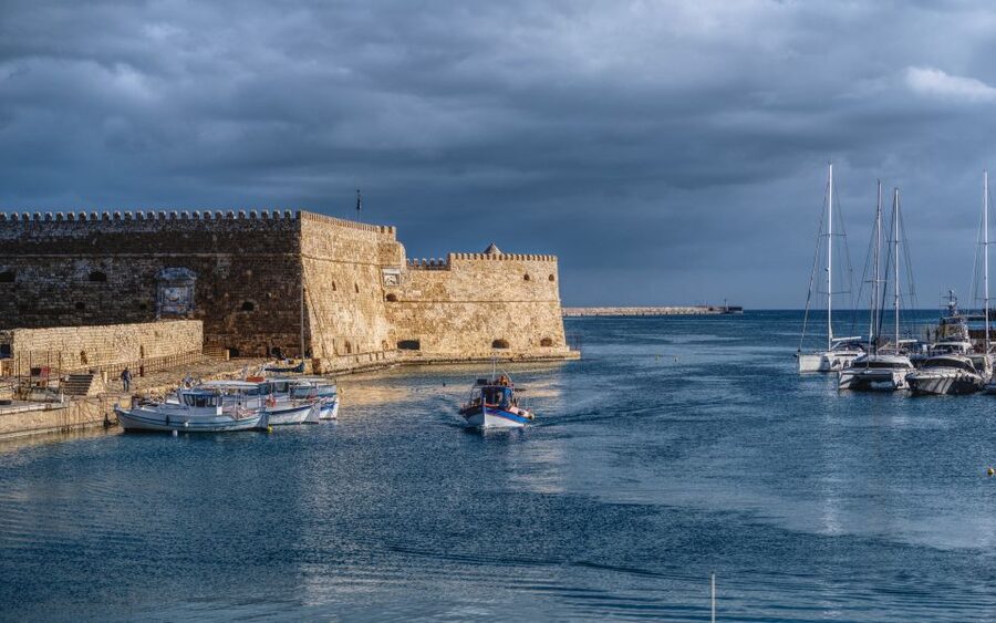 Crete: Heraklion Center, Local Market and Creta Aquarium - Koules Fortress and the old harbor