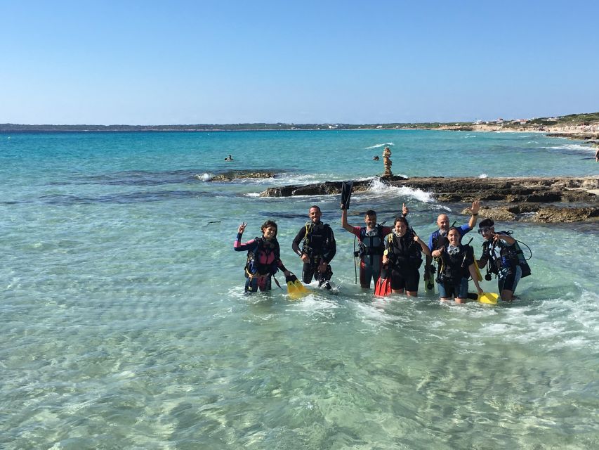 DISCOVER THE UNDERWATER WORLD, Scuba Diving Experience - Learning the equipment before entering the sea