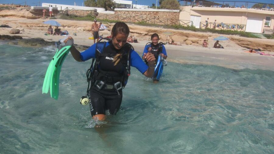 DISCOVER THE UNDERWATER WORLD, Scuba Diving Experience - Health limits you should take seriously