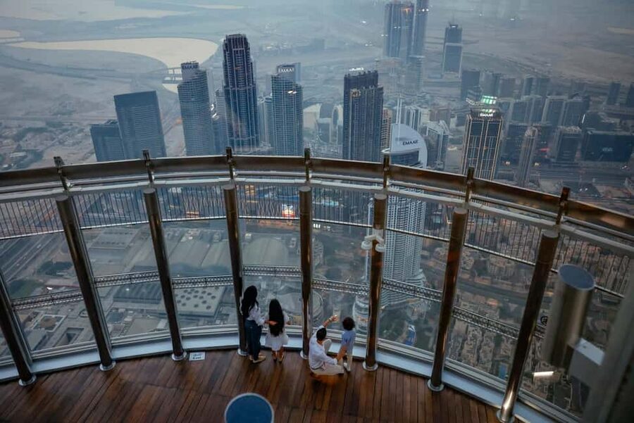 Dubai Iconic Burj Khalifa + Aquarium + Sky Views Ticket - Three Dubai icons in one ticket