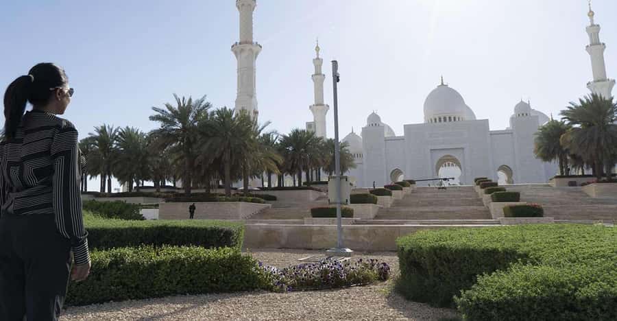 Dubai: Sheikh Zayed Mosque & SeaWorld Entry w/ Transfer - Why this Dubai to Abu Dhabi combination works