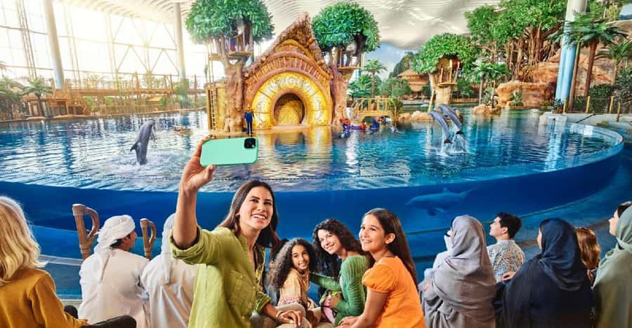 Dubai: Sheikh Zayed Mosque & SeaWorld Entry w/ Transfer - What the $156 price really covers