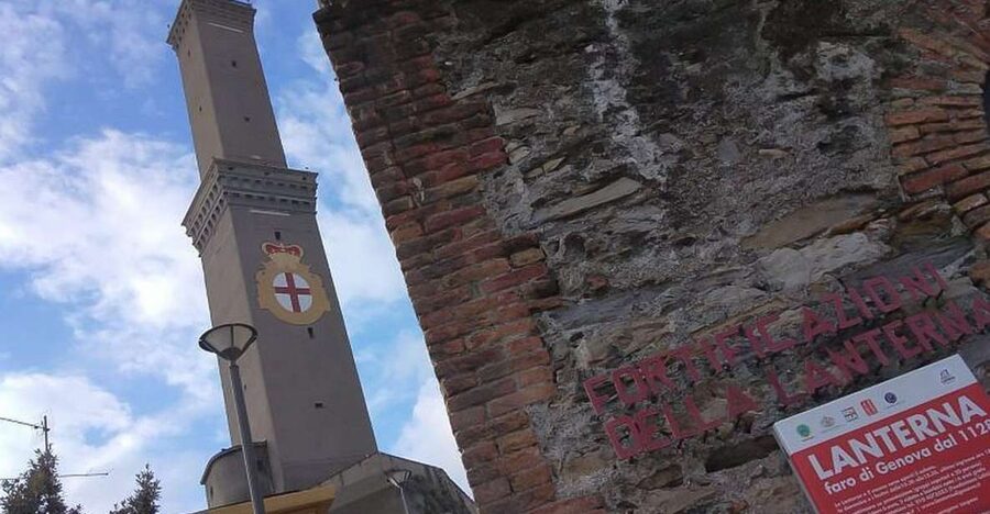 Genoa: World-Famous Aquarium and Lighthouse Combo Ticket - The walk to the Lanterna