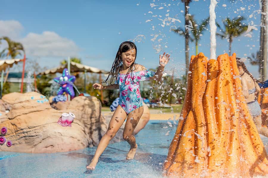 Gold Coast: Movie World, Sea World & Wet'n'Wild 7-Day Pass - Paradise Country and a more local Australian experience