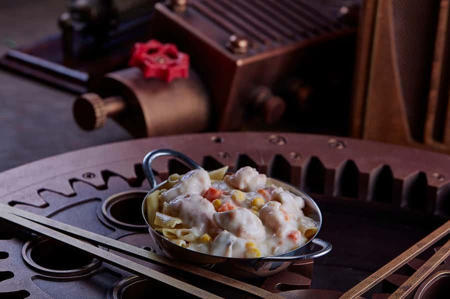 Hong Kong: Ocean Park Entry Ticket + Local Style Set Meal - Shows, animal presentations, and the pace of the day
