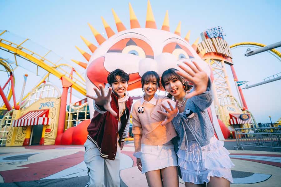 Hong Kong: Ocean Park Entry Ticket + OceanFasTrack Pass - Shows and animal performances fill the gaps