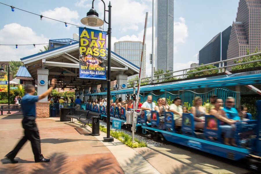 Houston: Downtown Aquarium All Day Pass - What the experience feels like for families