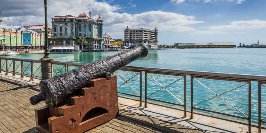 Mauritius: North Tour with Tea Tasting & Oceanarium Visit - Port Louis market puts daily life front and center