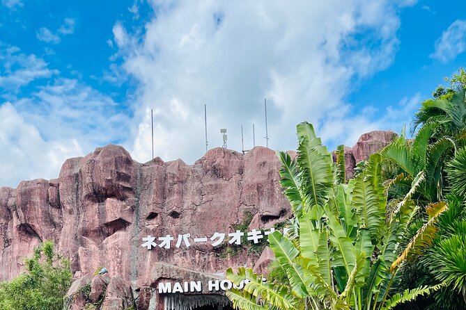 Okinawa HIP-HOP BUS B - 1 Course Tour (Okinawa Churaumi Aquarium) - American Village is the flexible final stop