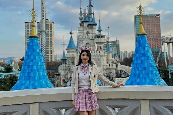 Private tour Lotte World,Tower,Aquarium(All Tickets are included) - A quick photo stop at the Gangnam Style statue