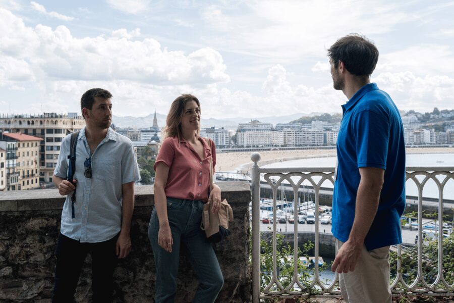 San Sebastian walking tour and aquarium - From central streets into the Old Town