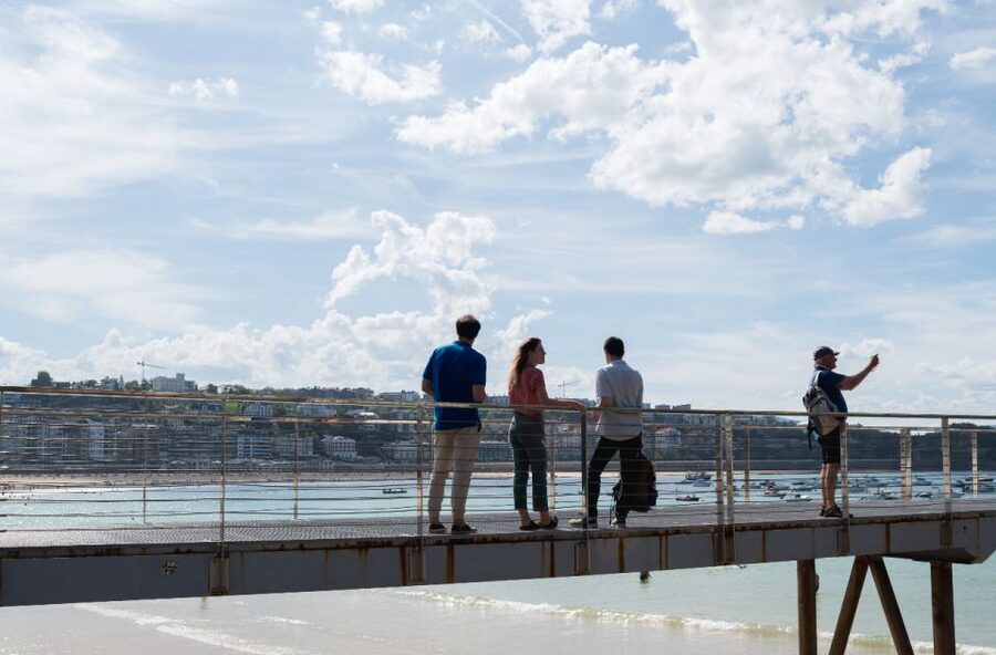 San Sebastian walking tour and aquarium - San Sebastian Aquarium and the underwater tunnel