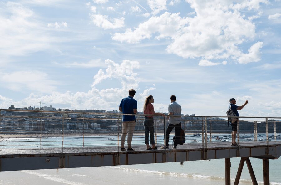 San Sebastian walking tour and aquarium - Who should book this experience?