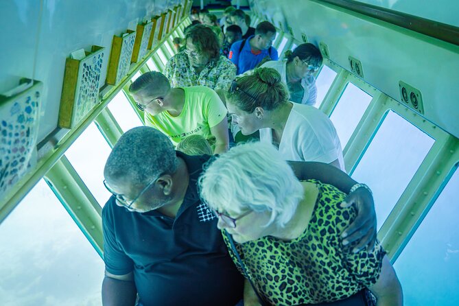 Underwater Seaworld Explorer Experience in Curaçao - Why the glass-windowed hull works well